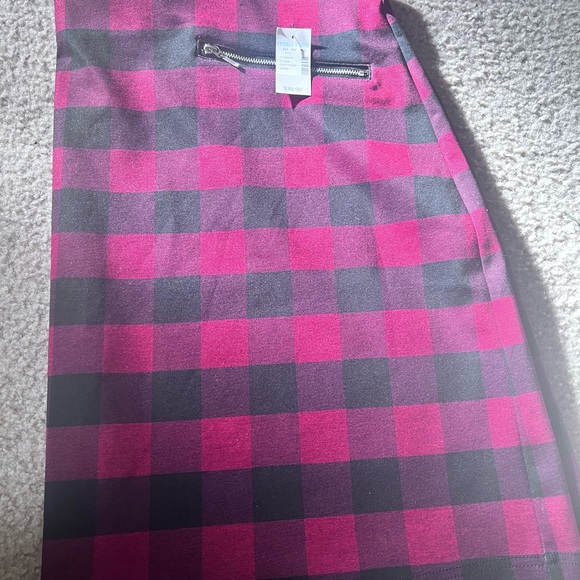NWT ❤️ Plaid Mini skirt❤️ Perfect for the holidays - Picture 3 of 3